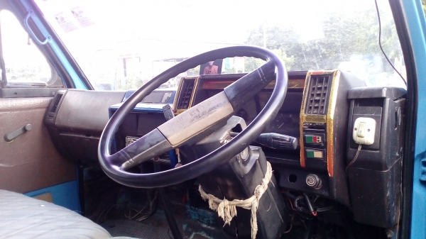 6ล้อ รถโดยสาร ISUZU NKR110 แรงม้า (คุณหนูกันมาวางเงินจองแล้วสามหมื่นบาทถ้วน)รถห้างแท้ ดาวน์98,000บาท