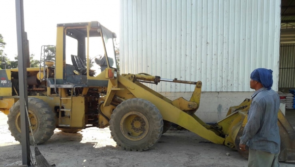 รถตัก KOMATSU WA200-1 ต่อแขนแบบตัดเชื่อม เอกสารใบซื้อขาย ฟิตเครื่องใหม่ เก็บรั่วซึมอีกนิดหน่อย