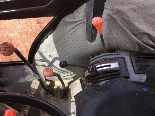 ขาย ฟอร์ด 4630 2เพลา ติดตักคานหน้าคาราโล่ 22xxชั่วโมง