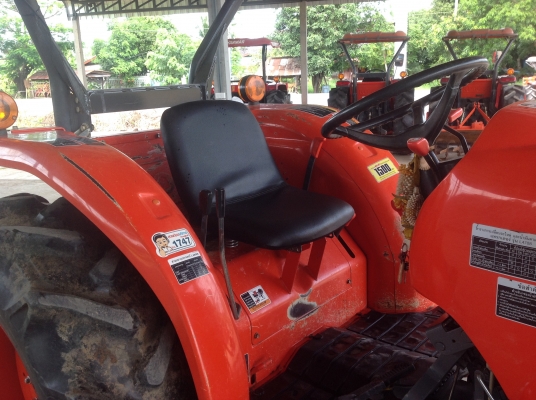 ขายรถไถคูโบต้าL4708สภาพสวยพร้อมใช้งานพร้อมอุปกรณ์ใบดัน+ผานพรวนราคา390,000. ราคาต่อรองได้เล่มทะเบียนครบ #จัดส่งฟรี สภาพเดิมทั้งคันสีเดิมจากโรงงาน สนใจโทร084-5575695,086-0631832 #ดูรถได้ที่บ้านเกาะลำไยอำเภอคลองขลุงจังหวัดกำแพงเพชร