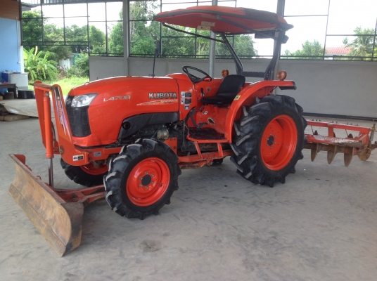 ขายรถไถคูโบต้าL4708สภาพสวยพร้อมใช้งานพร้อมอุปกรณ์ใบดัน+ผานพรวนราคา390,000. ราคาต่อรองได้เล่มทะเบียนครบ #จัดส่งฟรี สภาพเดิมทั้งคันสีเดิมจากโรงงาน สนใจโทร084-5575695,086-0631832 #ดูรถได้ที่บ้านเกาะลำไยอำเภอคลองขลุงจังหวัดกำแพงเพชร