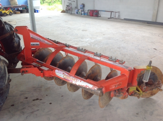 ขายรถไถคูโบต้าL4708สภาพสวยพร้อมใช้งานพร้อมอุปกรณ์ใบดัน+ผานพรวนราคา390,000. ราคาต่อรองได้เล่มทะเบียนครบ #จัดส่งฟรี สภาพเดิมทั้งคันสีเดิมจากโรงงาน สนใจโทร084-5575695,086-0631832 #ดูรถได้ที่บ้านเกาะลำไยอำเภอคลองขลุงจังหวัดกำแพงเพชร