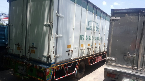 ขาย ตู้10บาน ไม่มีเสากลาง ยาว5เมตร สูง220 กว้าง 2.2 เมตร เดิมใส่รถ 6 ล้อ isuzu 130 NPR ขาย ตู้10บาน ไม่มีเสากลาง ยาว5เมตร สูง220 กว้าง 2.2 เมตร เดิมใส่รถ 6 ล้อ isuzu 130 NPR