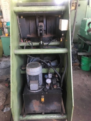 ขายครับเครื่องตัดมุมระบบไฮดรอริคตัดได้4มิลตัดเอียงองศาได้มีดยาว8นิ้วครับหน้าโต๊ะใหญ่สภาพสวย