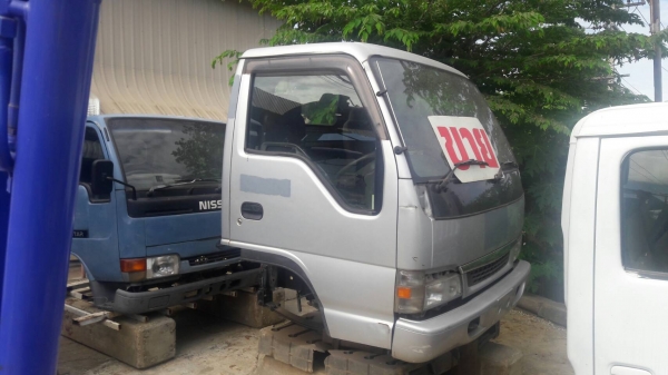 ขายหัวเก๋ง ISUZU  NPR  6ล้อกลาง ขายราคา68,000บาท