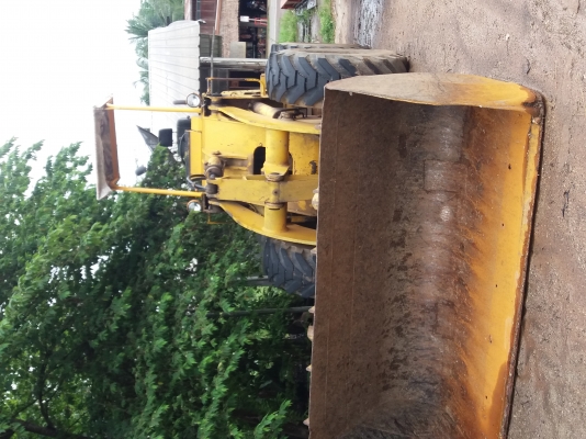 ขายถูรถตักล้อยาง