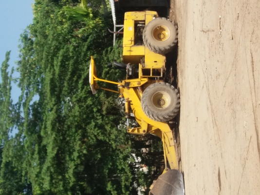 ขายถูรถตักล้อยาง