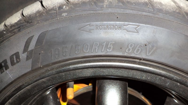 ขาย ขอบ 15 นิ้ว 4รู100 กว้าง 8 นิ้ว ของใหม่ ใส่ 3 วัน ยางปี13