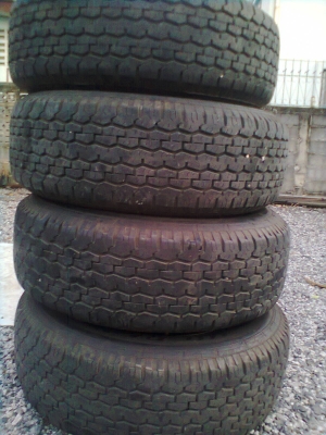 ขายยางพร้อมแม๊กเล็บเหยี่ยว isuzu แท้ ยาง 245/70R ขอบ16 ยางปี10 สวยๆ สภาพยาง 90\%