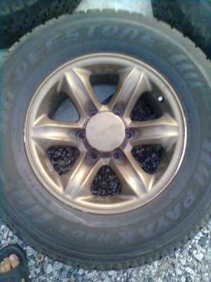 ขายยางพร้อมแม๊กเล็บเหยี่ยว isuzu แท้ ยาง 245/70R ขอบ16 ยางปี10 สวยๆ สภาพยาง 90\%