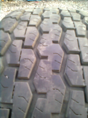 ขายยางพร้อมแม๊กเล็บเหยี่ยว isuzu แท้ ยาง 245/70R ขอบ16 ยางปี10 สวยๆ สภาพยาง 90\%