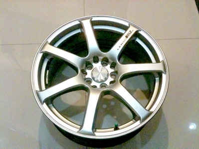 แม็กซ์ Lenso รุ่น Blitz 17 กว้าง 7.5- ET 40 ใส่กับ 5 รู 100 และ 114.3 ได้หมด สภาพสวยพร้อมใส่ได้เลย แม็กซ์ Lenso รุ่น Blitz 17 กว้าง 7.5- ET 40 ใส่กับ 5 รู 100 และ 114.3 ได้หมด สภาพสวยพร้อมใส่ได้เลย