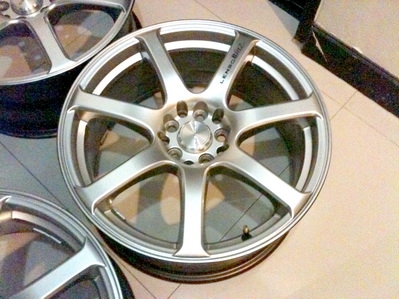 แม็กซ์ Lenso รุ่น Blitz 17 กว้าง 7.5- ET 40 ใส่กับ 5 รู 100 และ 114.3 ได้หมด สภาพสวยพร้อมใส่ได้เลย แม็กซ์ Lenso รุ่น Blitz 17 กว้าง 7.5- ET 40 ใส่กับ 5 รู 100 และ 114.3 ได้หมด สภาพสวยพร้อมใส่ได้เลย