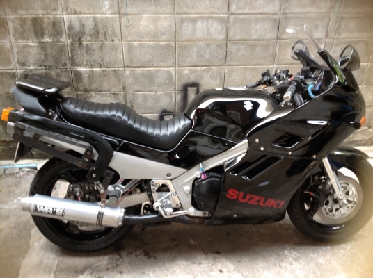 ขาย suzuki gsx 1100f ตัวหายากทัวร์ริงแท้วิ่งน้อยทะเบียนแท้เลขสวย5555โอนขนส่ง
