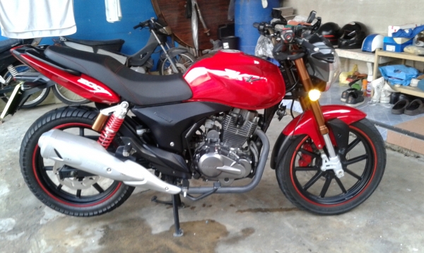 ขาย KEEWAY RKV200 สีแดง