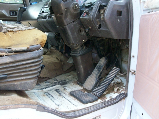 หัวรถ HENO ครับ บางเดิมไม่ผุ