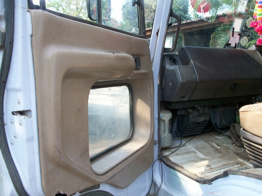 หัวรถ HENO ครับ บางเดิมไม่ผุ