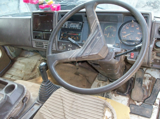 หัวรถ HENO ครับ บางเดิมไม่ผุ