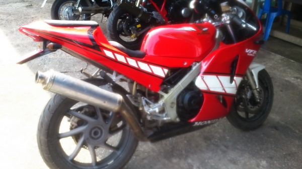 ลดราคา----ขาย HONDA vfr 400 nc24 เครื่องดีแฟริ่งแต่งครับ ทะเบียนแท้พร้อมโอน