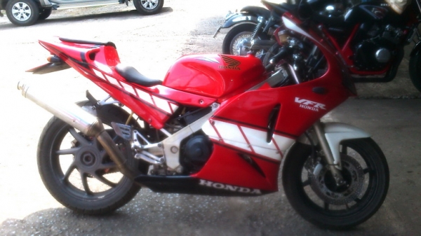 ลดราคา----ขาย HONDA vfr 400 nc24 เครื่องดีแฟริ่งแต่งครับ ทะเบียนแท้พร้อมโอน