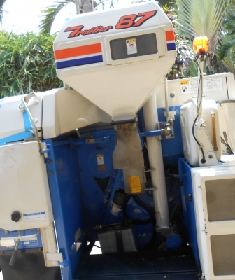 ขายรถเกี่ยวข้าวขนาดเล็กISEKI รุ่น HL 87 ราคาถูกสุดๆ ถูกที่สุดแล้วเช็คราคาที่อื่นดูได้ครับ เก่านอกมี 2 คันให้เลือก