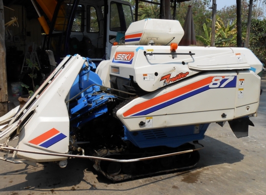 ขายรถเกี่ยวข้าวขนาดเล็กISEKI รุ่น HL 87 ราคาถูกสุดๆ ถูกที่สุดแล้วเช็คราคาที่อื่นดูได้ครับ เก่านอกมี 2 คันให้เลือก