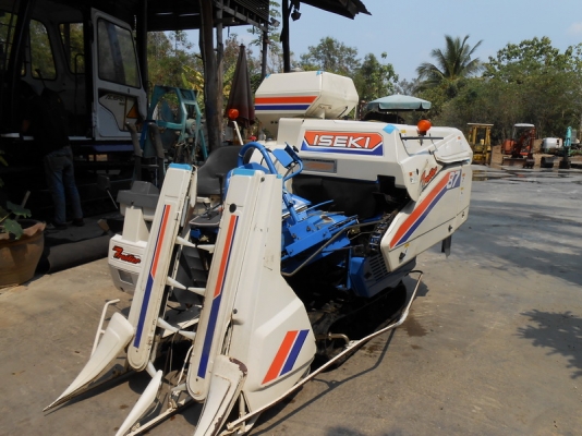 ขายรถเกี่ยวข้าวขนาดเล็กISEKI รุ่น HL 87 ราคาถูกสุดๆ ถูกที่สุดแล้วเช็คราคาที่อื่นดูได้ครับ เก่านอกมี 2 คันให้เลือก