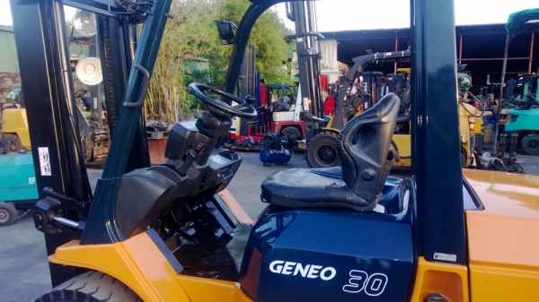 รถยกโตโยต้ารุ่น 7 น้ำหนักยก 3 ตัน เสาสูง 4 เมตร เครื่องดีเซล เกียร์ออโต้ รถยกโตโยต้ารุ่น 7 น้ำหนักยก 3 ตัน เสาสูง 4 เมตร เครื่องดีเซล เกียร์ออโต้