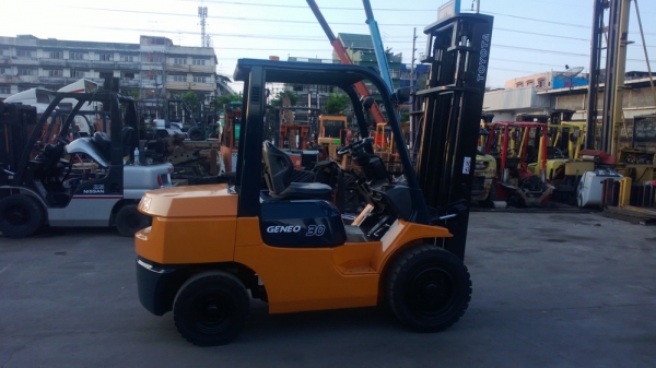 รถยกโตโยต้ารุ่น 7 น้ำหนักยก 3 ตัน เสาสูง 4 เมตร เครื่องดีเซล เกียร์ออโต้ รถยกโตโยต้ารุ่น 7 น้ำหนักยก 3 ตัน เสาสูง 4 เมตร เครื่องดีเซล เกียร์ออโต้