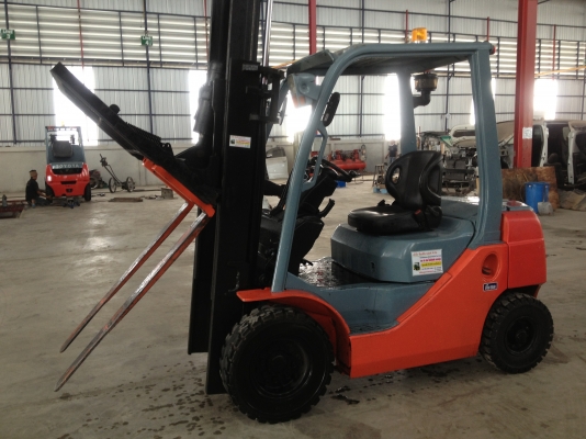 ขายโฟล์คลิฟท์  TOYOTA โตโยต้า FD2.5ตัน-รุ่น8 เครื่องยนต์ ดีเซล งาอิ้งฟอร์ค เท-หงายได้  นำเข้าและจัดจำหน่ายโดย บริษัท ชัยเสรียานยนต์ จำกัด