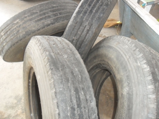 ยาง BRIDGESTONE 8.25R16 สวยๆ 4 เส้น ยาง BRIDGESTONE 8.25R16 สวยๆ 4 เส้น