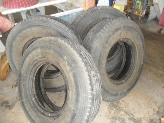 ยาง BRIDGESTONE 8.25R16 สวยๆ 4 เส้น ยาง BRIDGESTONE 8.25R16 สวยๆ 4 เส้น