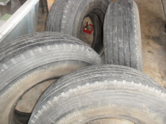 ยาง BRIDGESTONE 8.25R16 สวยๆ 4 เส้น ยาง BRIDGESTONE 8.25R16 สวยๆ 4 เส้น