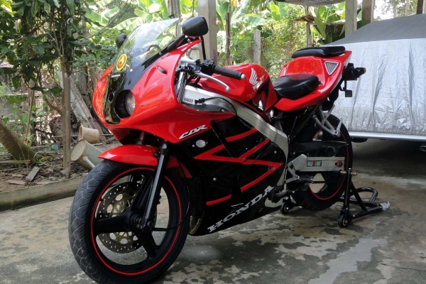 ขายhonda CBR 250 r ปี89 48000 ทะเบียน