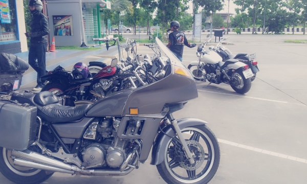 ขาย CB750 ทะเบียนแท้ พร้อมโอนขนส่งครับ