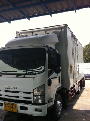 ISUZU NQR 175 แรง รถห้าง ยาว 5.50 เมตร ตู้ 3 บาน (ตู้แห้ง)