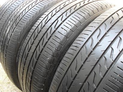 ขายยาง MICHELIN VIVACY  ปี11(3เส้น) ปี10(1เส้น)  215/60/16  ราคา 3,000  สนใจติดต่อ 090-676-4651 เบียร์ครับ