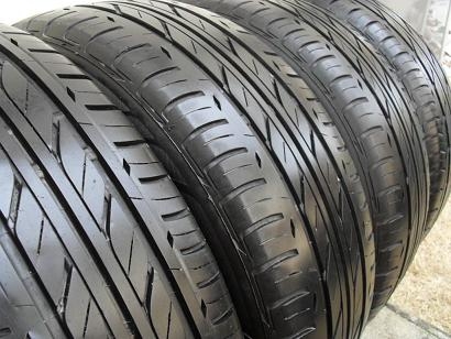 ขายยาง BRIDGESTONE  ECOPIA  ปี11  205/55/16  ราคา 3,800  สนใจติดต่อ 090-676-4651 เบียร์ครับ