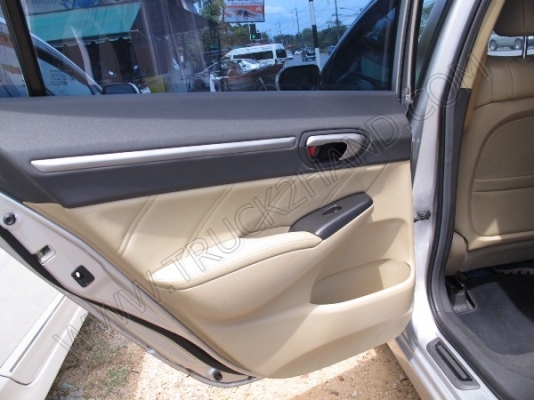 รถเก๋ง ยี่ห้อ HONDA รุ่น CIVIC