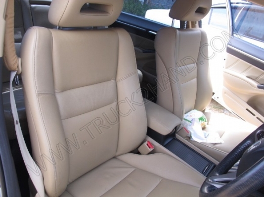 รถเก๋ง ยี่ห้อ HONDA รุ่น CIVIC