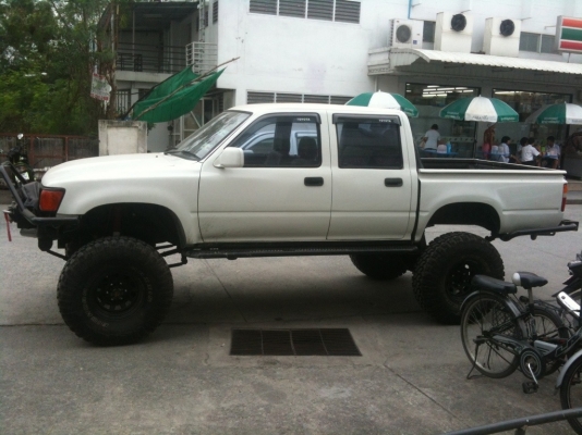 ขาย toyota 4x4 ยกสูง ลดเหลือ 330000 บาท