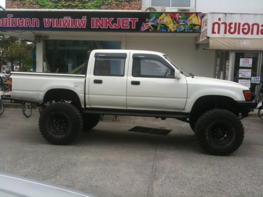 ขาย toyota 4x4 ยกสูง ลดเหลือ 330000 บาท