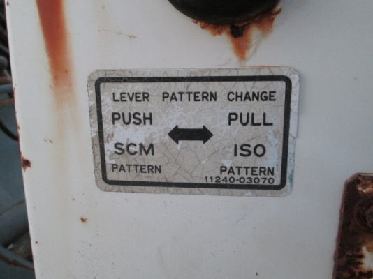 รหัส:13001116รถขุดเล็กใช้งานเหมาะสำหรับทำงานในอาคารงานขุดวางท่อพื้นที่แคบwww.nihonmono.com