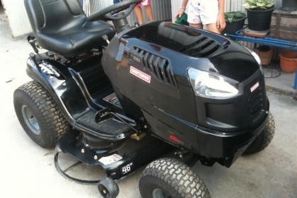 รถตัดหญ้า แบบนั่งขับ คราฟท์แมน CRAFTSMAN YTS 3000