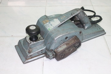 กบไฟฟ้าขนาด 5นิ้ว ยี่ห้อ ฮิตาชิ สภาพพร้อมใช้งานไม่แพงครับ