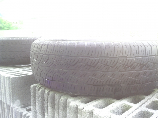 ยางBRIDGE STONE DUELER H/T ขาย 4 เส้น 2000 บาท 235/70/16  ปี 09 ปลายปี ใช้ได้ครับ ดูและรับของได้แถว ประเวศ สวนหลวง