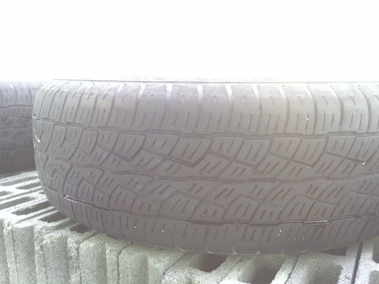 ยางBRIDGE STONE DUELER H/T ขาย 4 เส้น 2000 บาท 235/70/16  ปี 09 ปลายปี ใช้ได้ครับ ดูและรับของได้แถว ประเวศ สวนหลวง