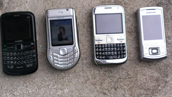 ขอขายโทรศัพท์มือถือตามรูปนะครับราคาคุยกันได้ครับผม ขอขายโทรศัพท์มือถือตามรูปนะครับราคาคุยกันได้ครับผม