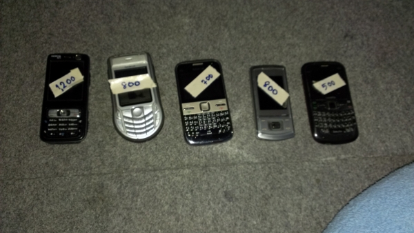 ขอขายโทรศัพท์มือถือตามรูปนะครับราคาคุยกันได้ครับผม ขอขายโทรศัพท์มือถือตามรูปนะครับราคาคุยกันได้ครับผม