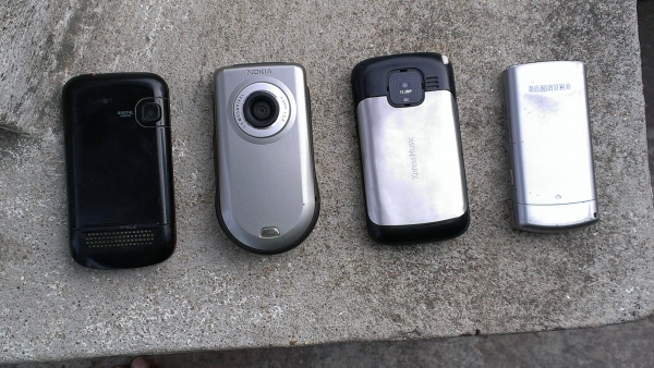 ขอขายโทรศัพท์มือถือตามรูปนะครับราคาคุยกันได้ครับผม ขอขายโทรศัพท์มือถือตามรูปนะครับราคาคุยกันได้ครับผม